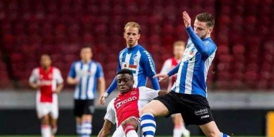 靠深厚的团 靠深厚的团