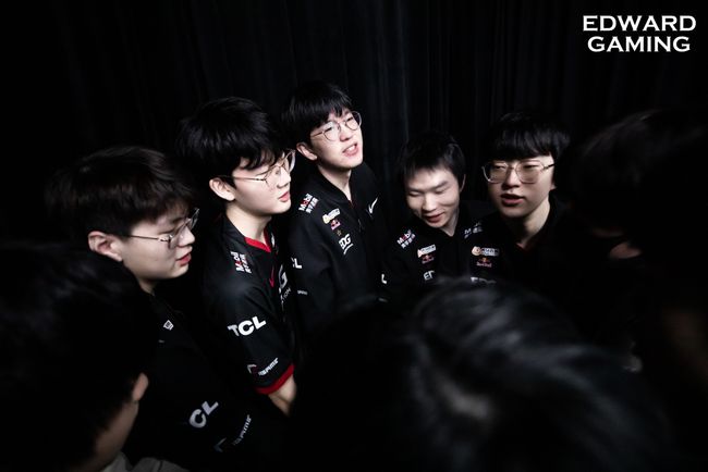 轨迹正悄然 轨迹正悄然