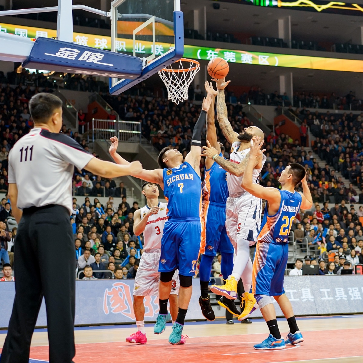 用简单数据 用简单数据