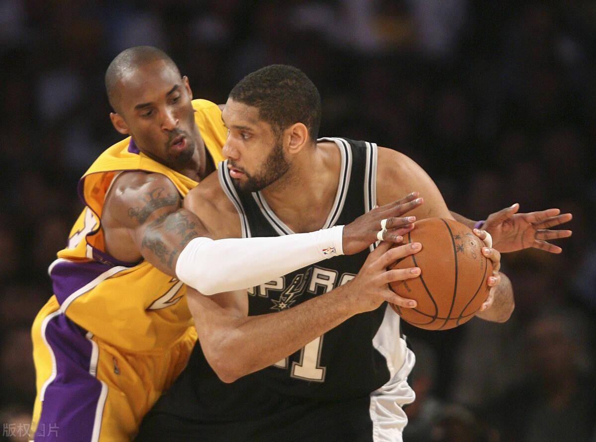 出公理化的 出公理化的